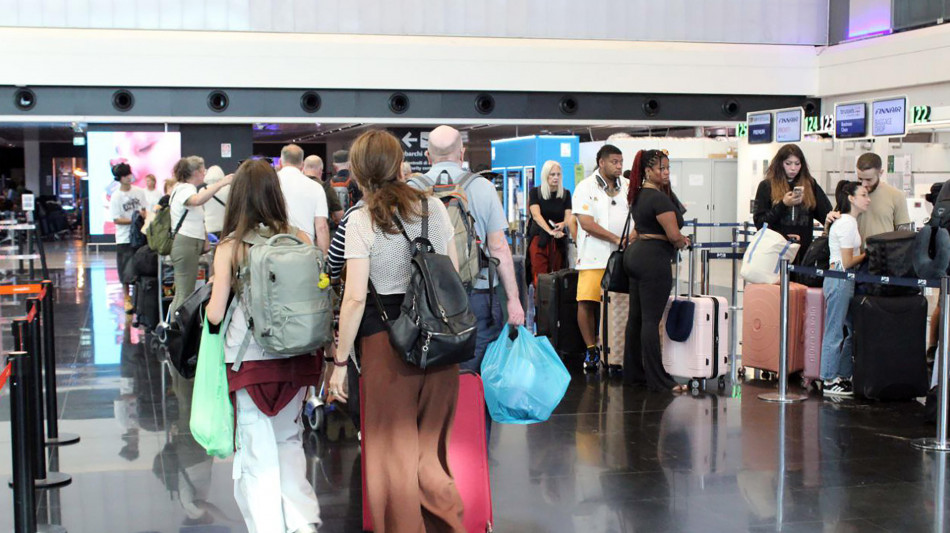 Ue, 'oggi nessuna carenza di carburante aerei ma possibili criticit&agrave; in futuro'