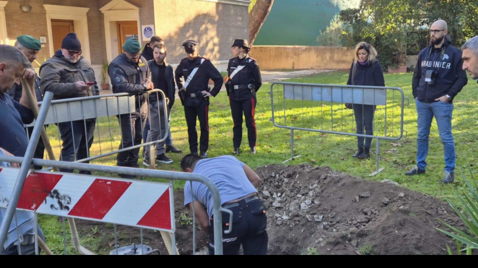 Ripresi scavi alla Casa del Jazz, ruspa in azione