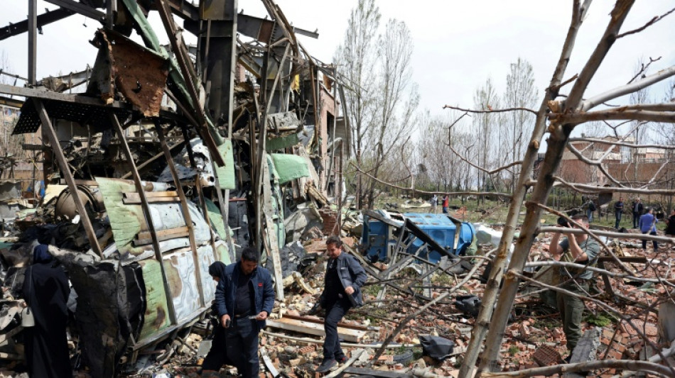 Trump amea&ccedil;a desatar 'inferno' se Ir&atilde; n&atilde;o reabrir Estreito de Ormuz