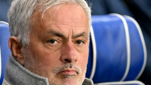 Mourinho belisca nariz do treinador do Galatasaray após clássico na Turquia