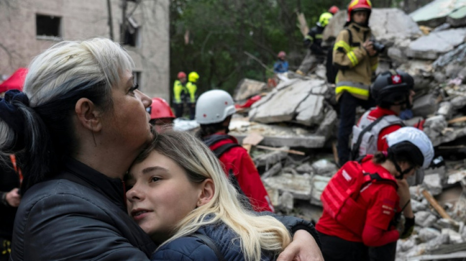 Rettungskräfte: Acht Tote bei russischen Angriffen auf Kiew