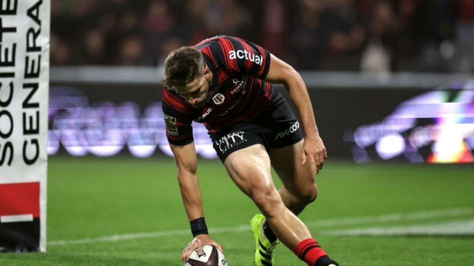 Toulouse crush Toulon to go top of French Top 14