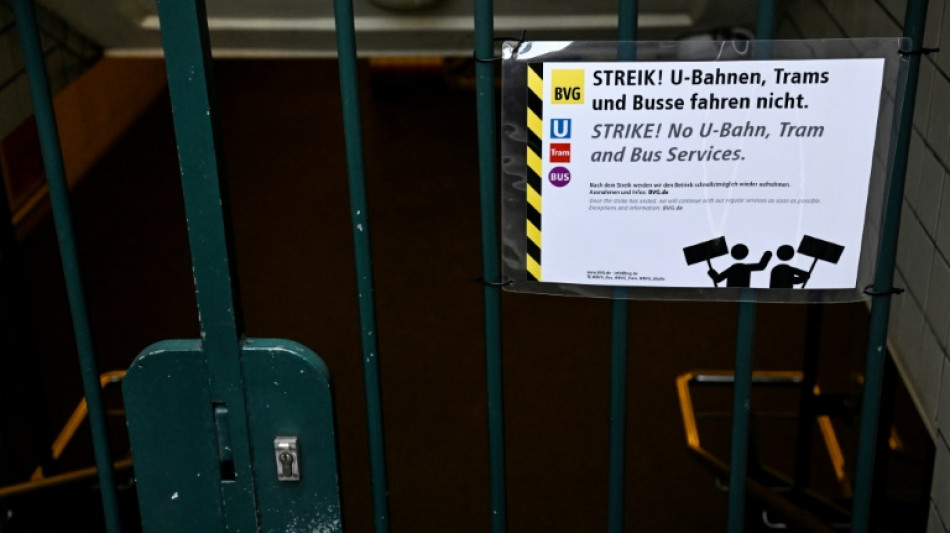 Bus- und Bahnbesch&auml;ftigte gehen gemeinsam mit Klimasch&uuml;tzern auf die Stra&szlig;en