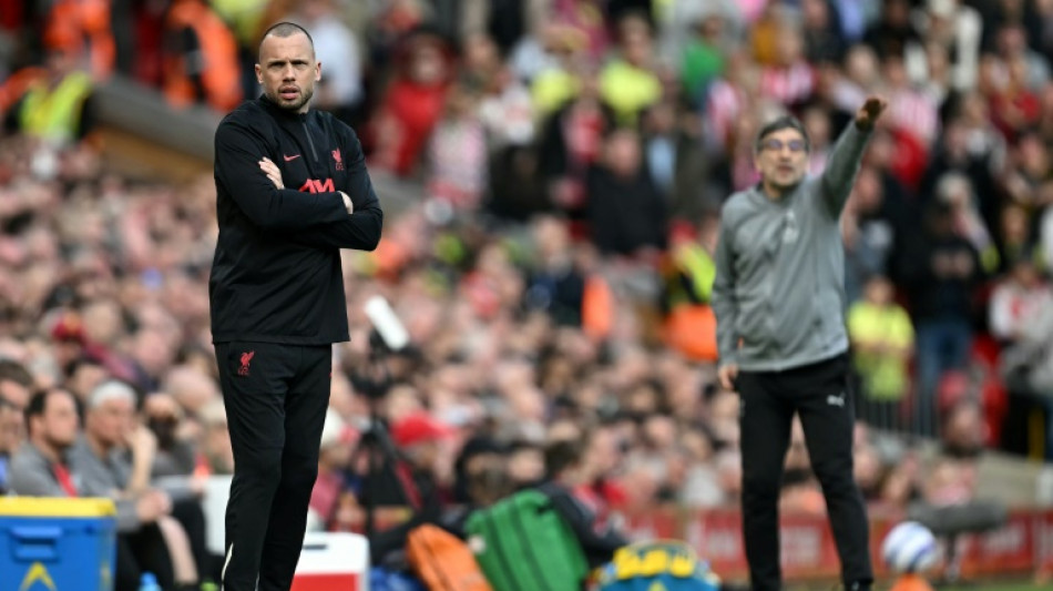 John Heitinga é o novo técnico do Ajax