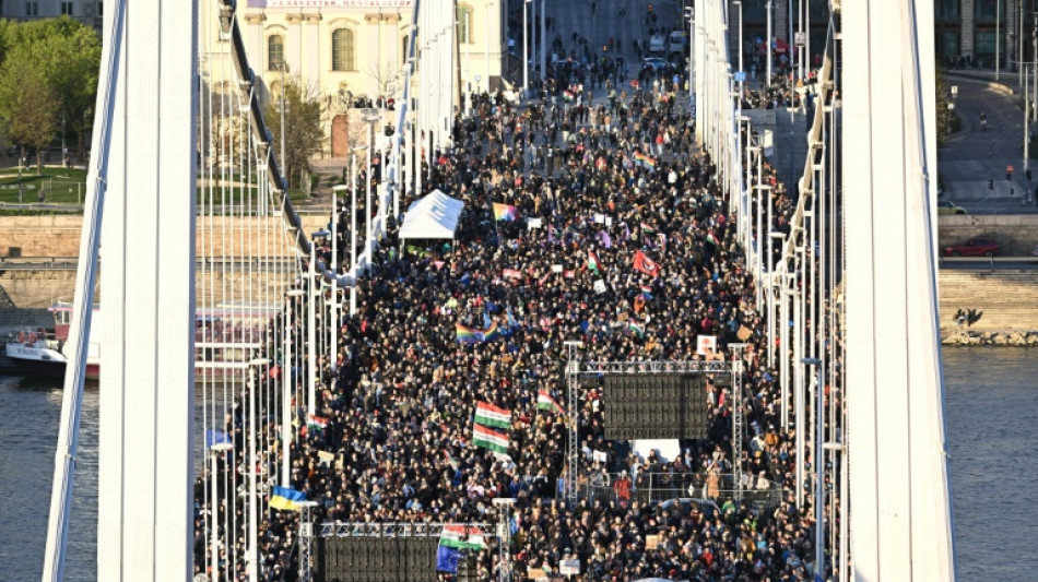 Hungría se dispone a restringir los derechos constitucionales LGBT+