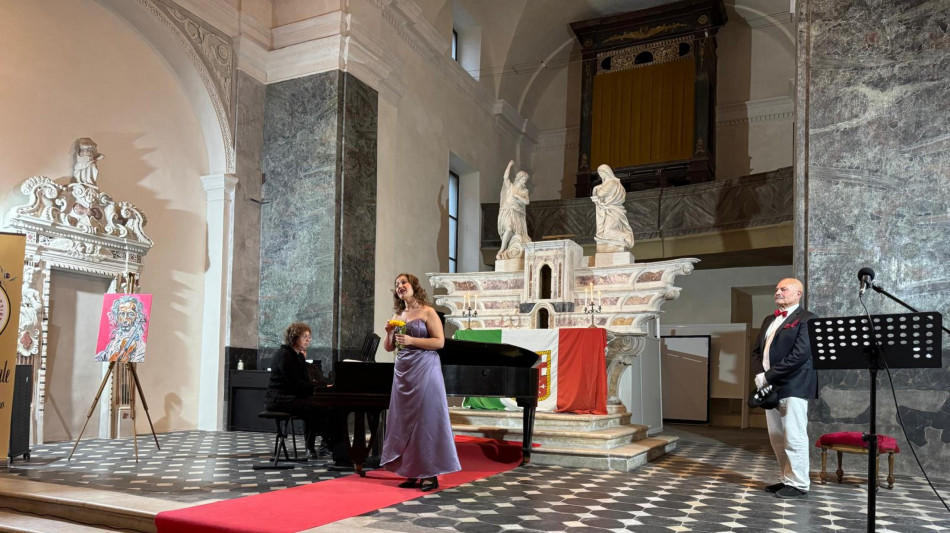 Ventimiglia, i cittadini 'restaurano' l'antico pianoforte