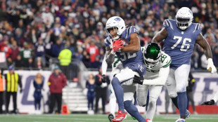 Henderson scores three touchdowns as Patriots top Jets