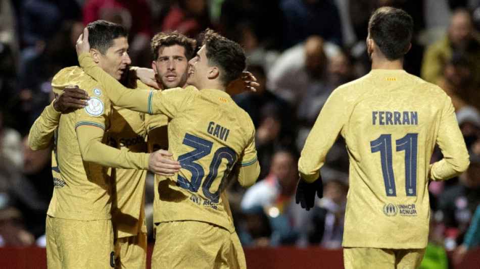 El Bar&ccedil;a golea para meterse en cuartos de Copa, el Real Madrid supera un susto