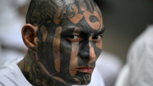 Membros de gangue ouvem relato de seus crimes na megapris&atilde;o de El Salvador