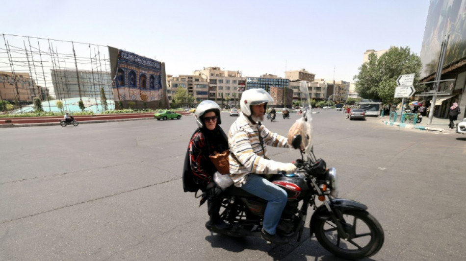 Ir&atilde; autoriza formalmente mulheres a pilotar motocicletas