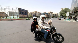 Ir&atilde; autoriza formalmente mulheres a pilotar motocicletas