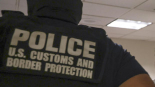 Usa, video mostra uomo svenire durante l'arresto,polemica su Ice