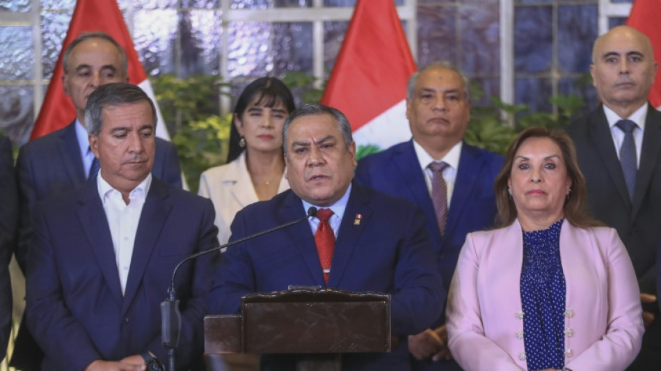 Dimite el poderoso jefe del gabinete peruano antes de enfrentar una moción de censura