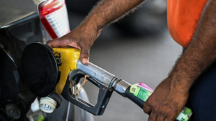 Petr&oacute;leo despenca e impulsiona alta das bolsas