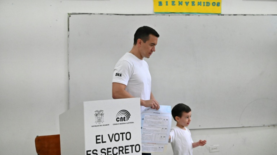 Noboa recibe golpe electoral en referendo de Ecuador