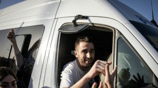 Des milliers d'Israéliens fêtent l'arrivée d'un ex-otage de Gaza dans une colonie de Cisjordanie