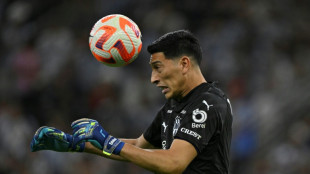 Goleiro argentino do Zaragoza &eacute; suspenso por 13 jogos ap&oacute;s dar soco em advers&aacute;rio