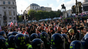 London: Rechtsextremist Tommy Robinson zieht zehntausende Demonstranten an