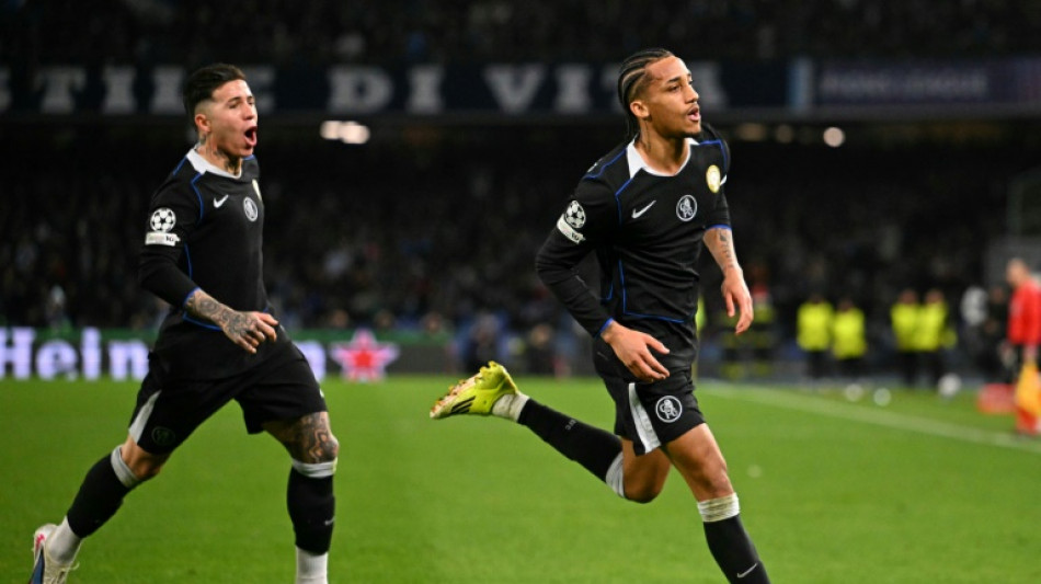 Pedro double fires Chelsea into Champions League last 16, dumps out Napoli
