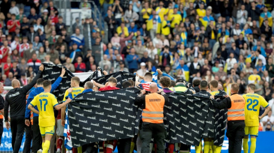 'Estou bem e estou em casa', diz Eriksen ap&oacute;s desmaio em amistoso da Dinamarca