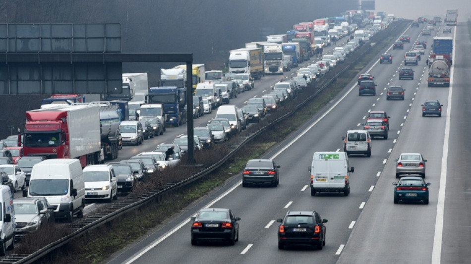 Insgesamt 478.000 Stunden Stillstand: Autofahrer standen 2025 l&auml;nger im Stau