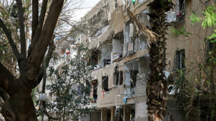 Israelenses acordam em meio a escombros após ataques iranianos