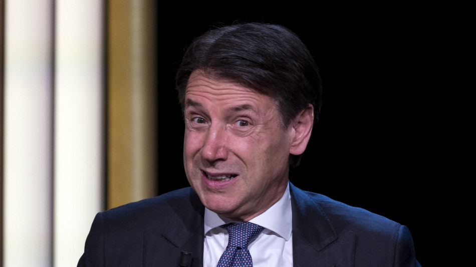 Conte annulla gli appuntamenti, 'devo sottopormi a un intervento chirurgico'
