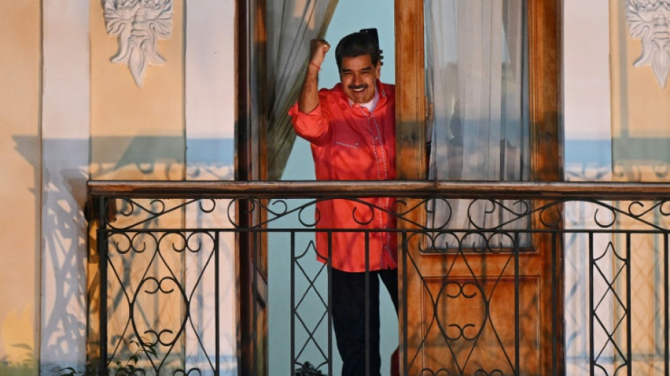 Venezuela se tiñe de rojo chavista tras boicot de la oposición en elecciones