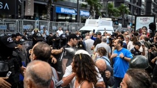 Polizei setzt Tränengas gegen Demonstranten vor CHP-Zentrale in Istanbul ein