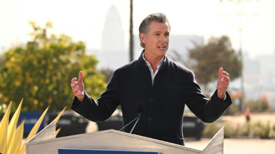 El gobernador de California propone reducir los beneficios médicos para indocumentados por el déficit presupuestario