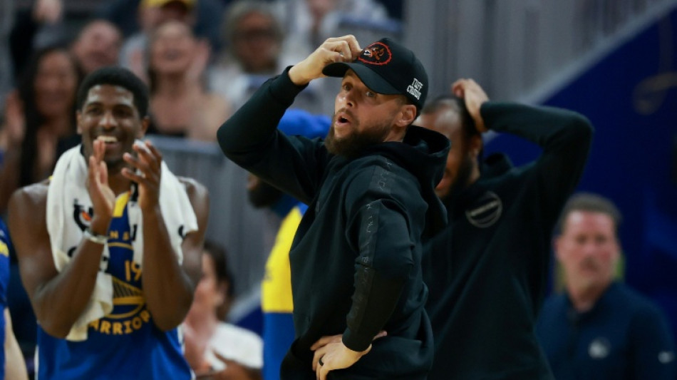 Curry vai desfalcar Warriors por pelo menos 10 dias devido a les&atilde;o no joelho