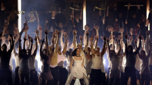 Rosal&iacute;a lanza su gira internacional de "Lux" en Francia