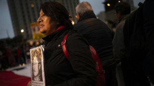 Familiares de víctimas de militares protestan contra la amnistía en Perú