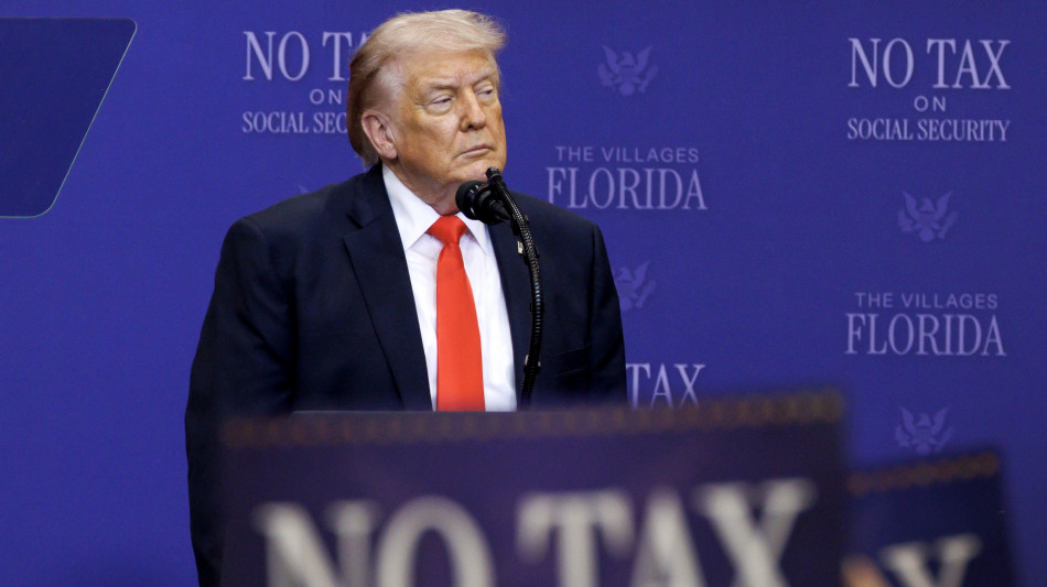 Trump, 'c'&egrave; la possibilit&agrave; che riprendano gli attacchi all'Iran'